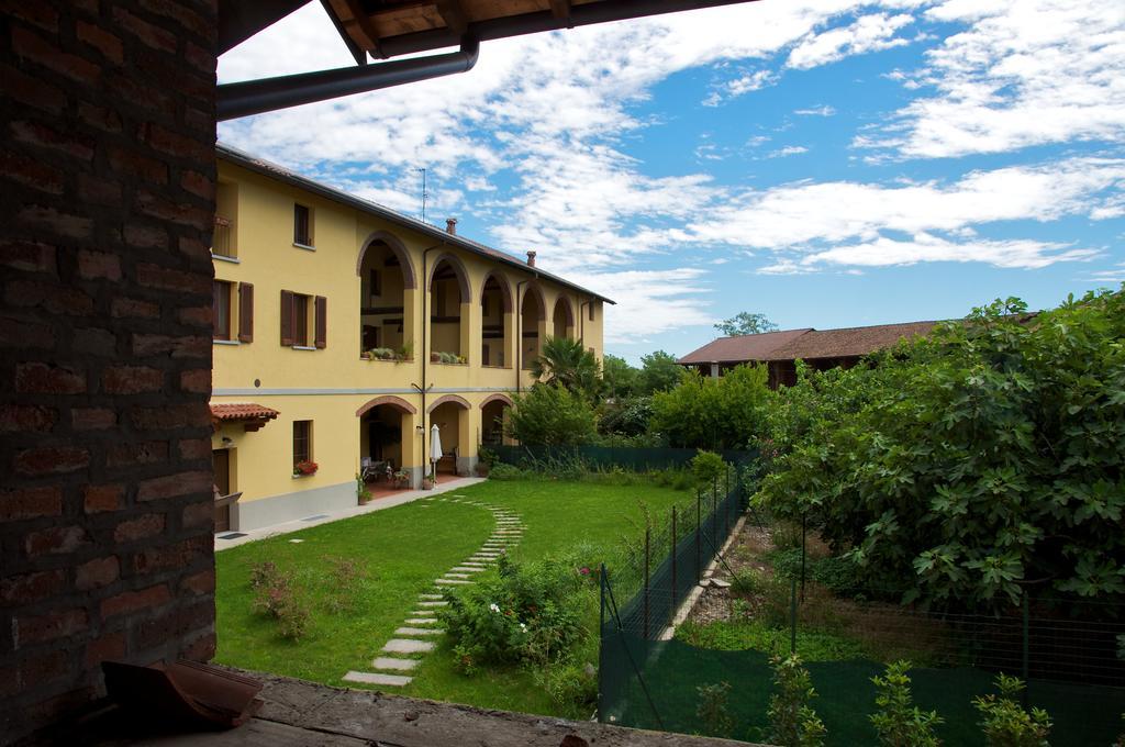 Cascina Delle Mele Bed & Breakfast Vittuone Exterior photo