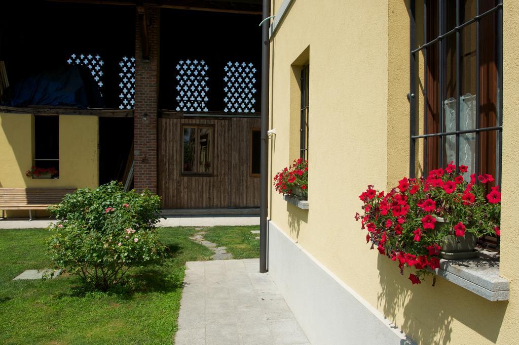 Cascina Delle Mele Bed & Breakfast Vittuone Exterior photo